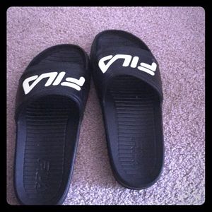 I am selling Fila slides